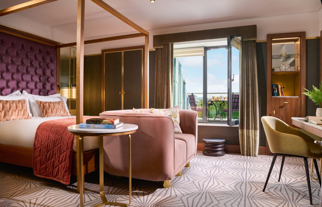 Deluxe Premium 4 posted Bed Balcony Room
